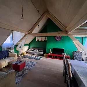 the-green-retromodern-duplex.hotelsghent.com/